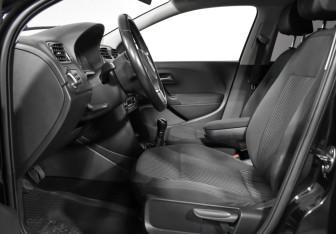 Подержанный автомобиль Volkswagen Polo Sedan 2013 года (10 фото)