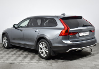 Подержанный автомобиль Volvo V90 Cross Country 2017 года (7 фото)
