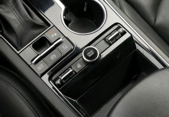 Подержанный автомобиль Kia K5 2020 года (14 фото)