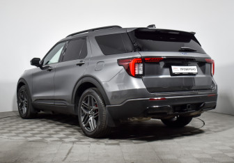 Подержанный автомобиль Ford Explorer 2024 года (7 фото)
