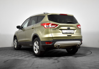 Подержанный автомобиль Ford Kuga 2013 года (7 фото)