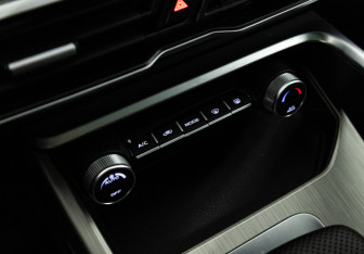 Подержанный автомобиль Geely Coolray 2023 года (19 фото)