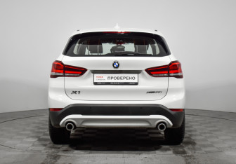 Подержанный автомобиль BMW X1 2021 года (6 фото)