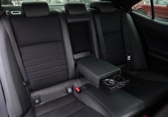 Подержанный автомобиль Lexus IS Sedan 2014 года (29 фото)