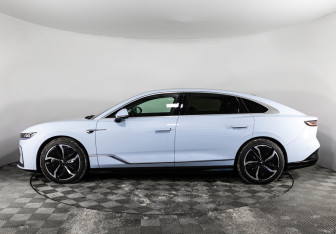 Подержанный автомобиль Voyah Passion 2023 года (11 фото)