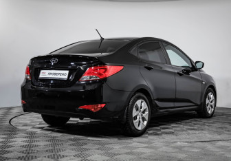 Подержанный автомобиль Hyundai Solaris Sedan 2015 года (5 фото)