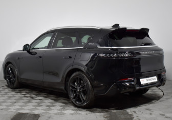 Подержанный автомобиль Voyah Free 2023 года (7 фото)