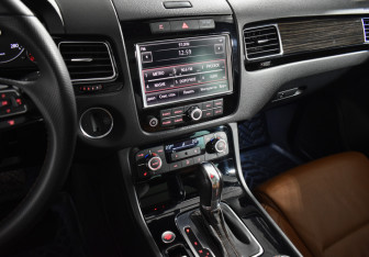 Подержанный автомобиль Volkswagen Touareg 2014 года (18 фото)