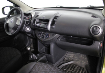 Подержанный автомобиль Nissan Note 2006 года (6 фото)