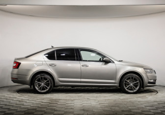Подержанный автомобиль Skoda Octavia Liftback 2018 года (4 фото)