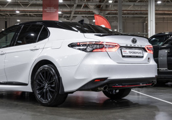 Подержанный автомобиль Toyota Camry Sedan 2021 года (12 фото)