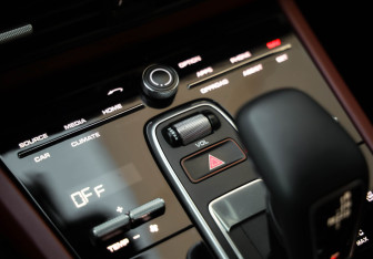 Подержанный автомобиль Porsche Cayenne 2019 года (20 фото)