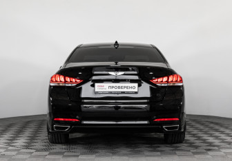 Подержанный автомобиль Hyundai Genesis 2016 года (8 фото)
