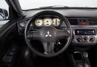 Подержанный автомобиль Mitsubishi Lancer Sedan 2006 года (10 фото)