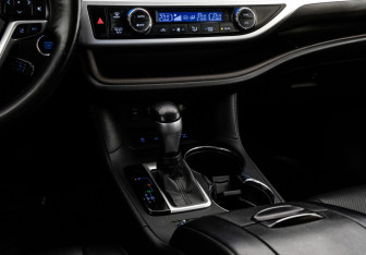 Подержанный автомобиль Toyota Highlander 2018 года (16 фото)