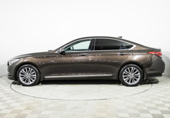 Подержанный автомобиль Hyundai Genesis 2015 года (8 фото)