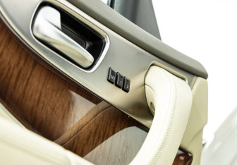 Подержанный автомобиль Infiniti FX 2010 года (17 фото)
