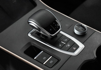 Подержанный автомобиль Omoda C5 2023 года (12 фото)