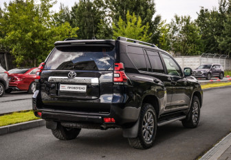 Подержанный автомобиль Toyota Land Cruiser Prado 2018 года (6 фото)