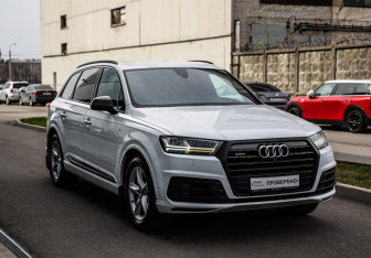 Подержанный автомобиль Audi Q7 2018 года (4 фото)