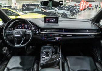 Подержанный автомобиль Audi Q7 2018 года (19 фото)