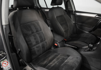Подержанный автомобиль Volkswagen Golf Hatchback 2009 года (20 фото)