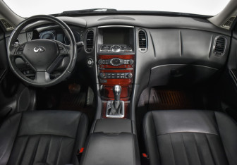 Подержанный автомобиль Infiniti QX50 2016 года (13 фото)