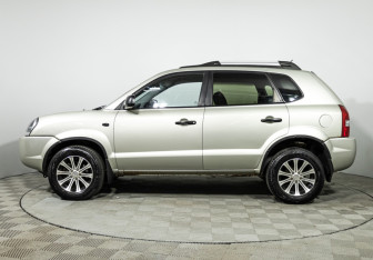 Подержанный автомобиль Hyundai Tucson 2008 года (8 фото)