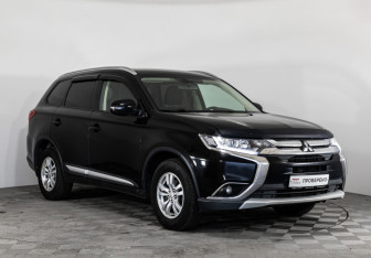 Подержанный автомобиль Mitsubishi Outlander 2017 года (3 фото)