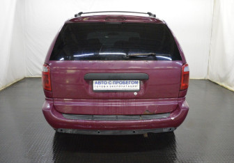 Подержанный автомобиль Chrysler Voyager 2002 года (6 фото)