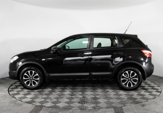 Подержанный автомобиль Nissan Qashqai 2010 года (8 фото)