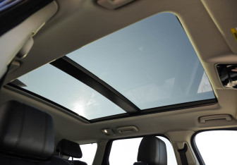 Подержанный автомобиль Land Rover Range Rover Sport 2015 года (29 фото)