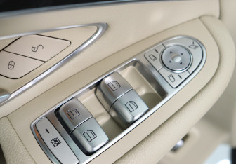 Подержанный автомобиль Mercedes-Benz GLC Coupe 2021 года (17 фото)