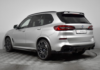 Подержанный автомобиль BMW X5 2020 года (7 фото)