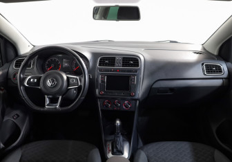 Подержанный автомобиль Volkswagen Polo Sedan 2018 года (10 фото)