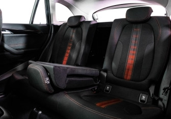 Подержанный автомобиль BMW X1 2017 года (27 фото)