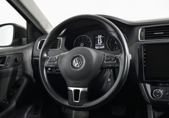 Подержанный автомобиль Volkswagen Jetta Sedan 2012 года (14 фото)