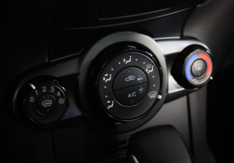 Подержанный автомобиль Ford Fiesta Sedan 2016 года (16 фото)