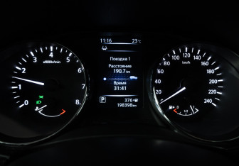 Подержанный автомобиль Nissan Qashqai 2014 года (12 фото)