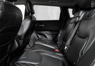 Подержанный автомобиль Jeep Cherokee 2014 года (12 фото)