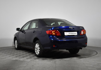 Подержанный автомобиль Toyota Corolla Sedan 2007 года (7 фото)