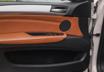 Подержанный автомобиль BMW X6 2013 года (22 фото)