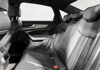 Подержанный автомобиль Audi A6 Sedan 2018 года (13 фото)