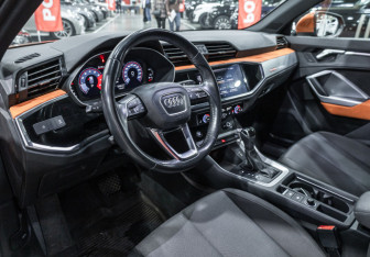 Подержанный автомобиль Audi Q3 2019 года (15 фото)