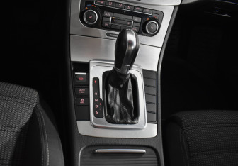 Подержанный автомобиль Volkswagen Passat CC 2011 года (16 фото)