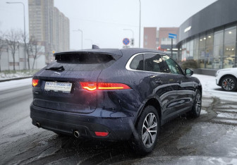 Подержанный автомобиль Jaguar F-Pace 2018 года (4 фото)