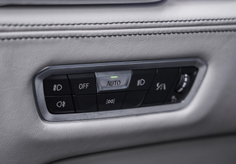 Подержанный автомобиль BMW X5 2021 года (23 фото)