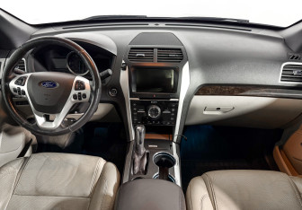 Подержанный автомобиль Ford Explorer 2014 года (16 фото)