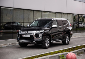 Подержанный автомобиль Mitsubishi Pajero Sport 2021 года (3 фото)