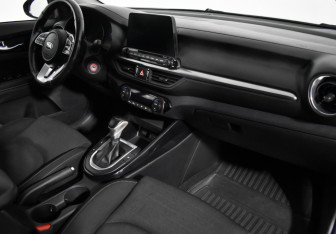 Подержанный автомобиль Kia Cerato Sedan 2021 года (12 фото)